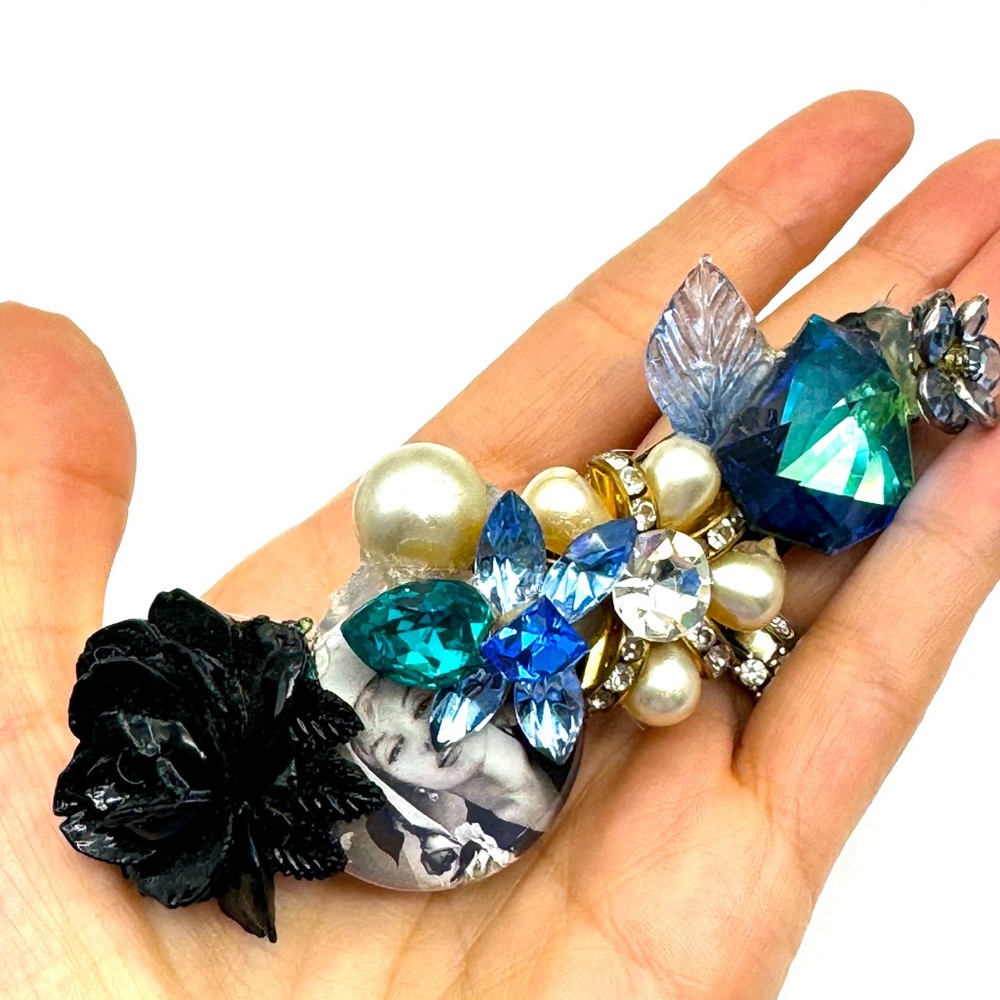 🩵🖤 WENDY GELL hair clip 🖤🩵